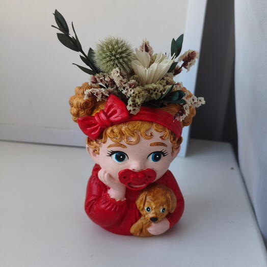 Малышка в красном
