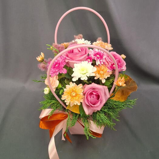 Яркая сумочка с розами и хризантемой 💐