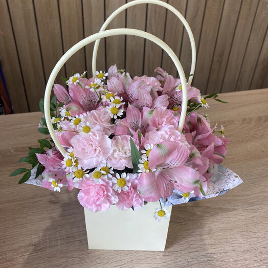 Цветочная Композиция с Розовой Альстромерией и Ромашками🌸