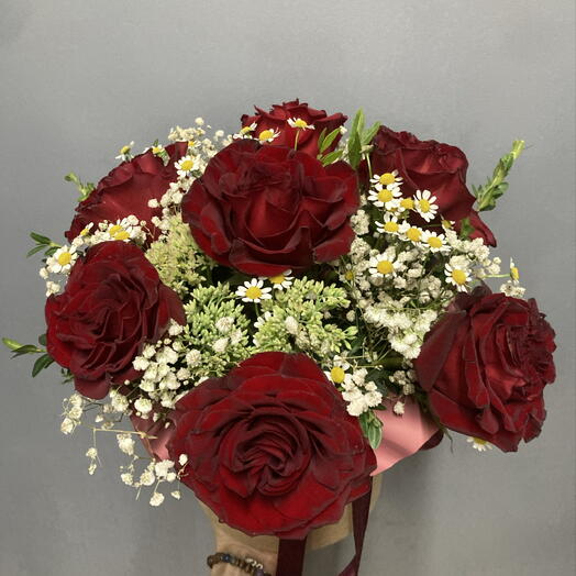 Композиция из красных роз