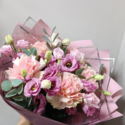 Букет из французсих роз с эустомами💕