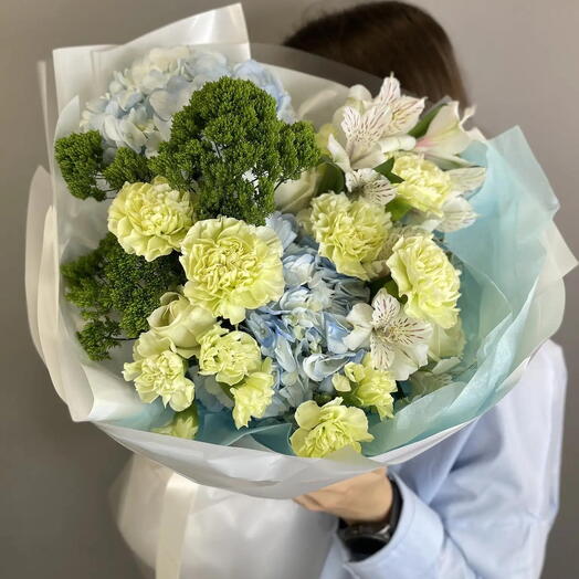 Букет из цветов  414 с гортензией и гвоздиками