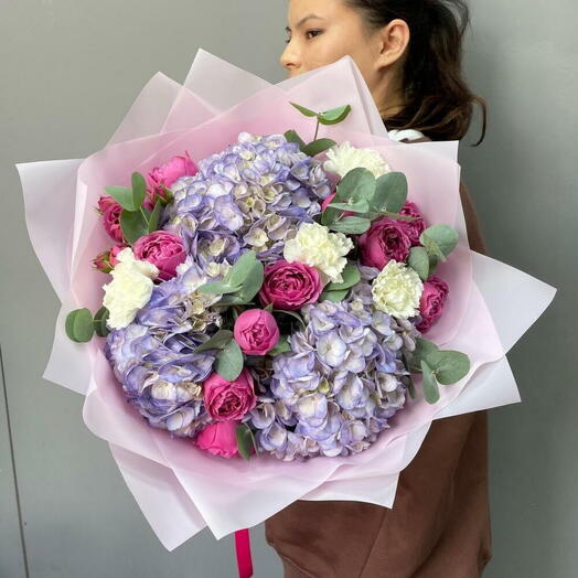 Яркий букет с Сиреневой Гортензтей, Кустовой Розой Мисти и Диантусами 💜