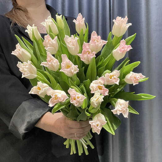 Букет для мамы, жены, коллеги 23 тюльпана 🌷