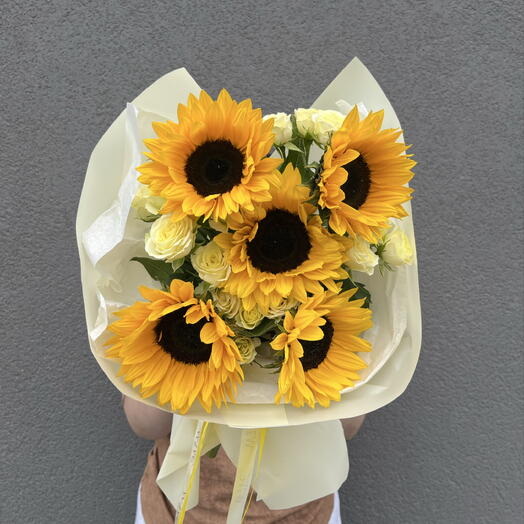 Дуобукет с подсолнухами и кустовыми розами 💛🤍