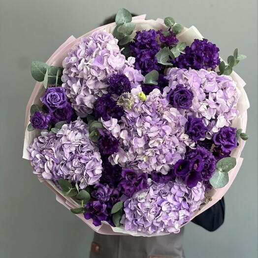 Hydrangea vs Eustoma