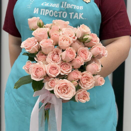Свадебный букет нежных розовых кустовых роз