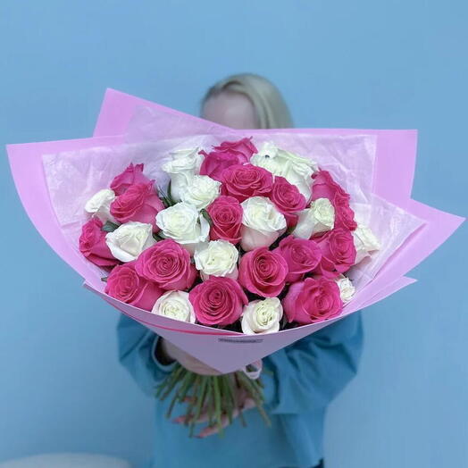Букет из 35 розовых и белых роз «Сладкая парочка»💗🤍 25693