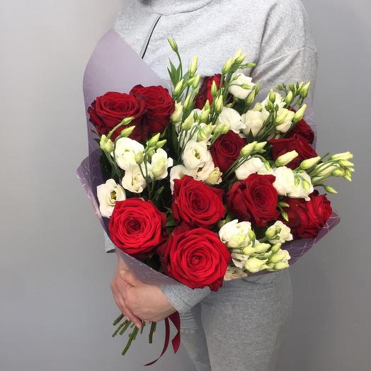 White eustoma, red roses