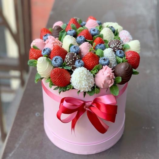 A bouquet of berries "Berry dessert"