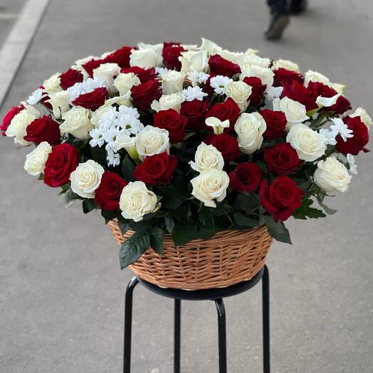 Корзина с цветами каллы