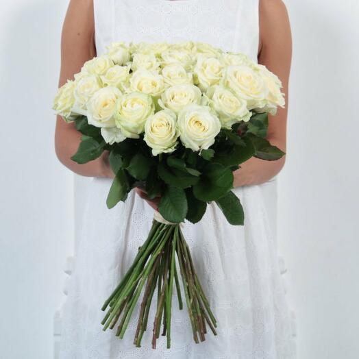 25 rosas largas blancas