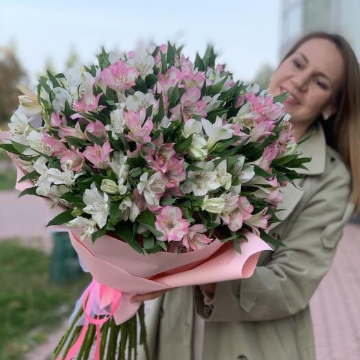 Нежность весны из альстромерий