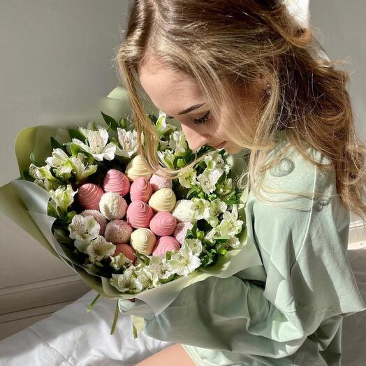 Bouquet with strawberries and alstroemeria
