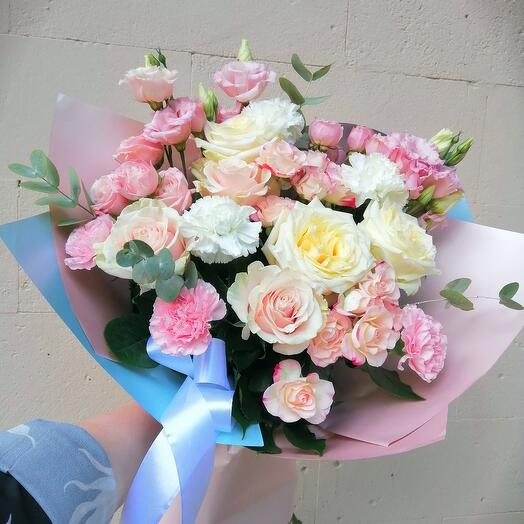Букет Восхищение с розами и эустомой