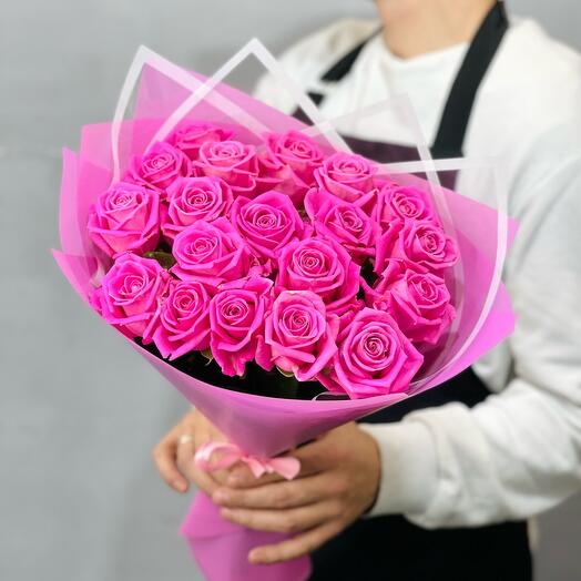 A bouquet of 19 pink roses. Bouquet of roses. Roses