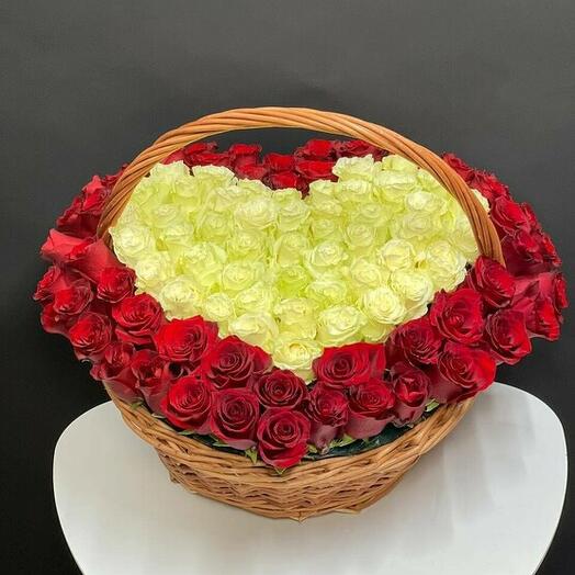 Букет 101 роза эквадор в корзине в виде сердце