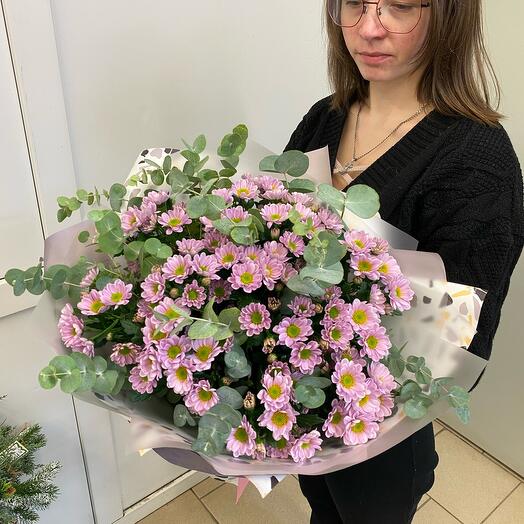 Нежные ромашки с эвкалиптом