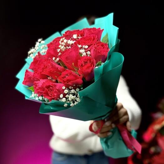Ramo prefabricado de rosa y gypsophila