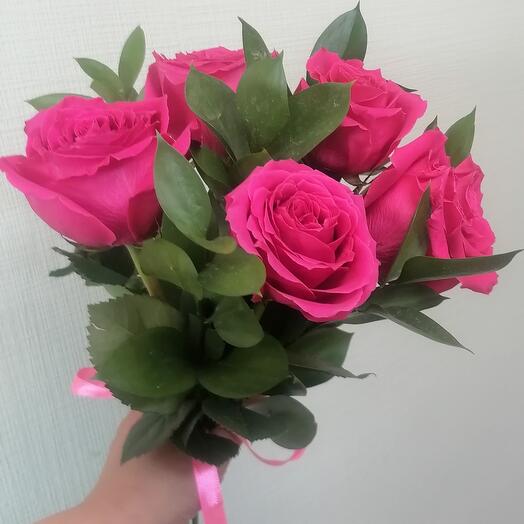 Букет из розовых роз
