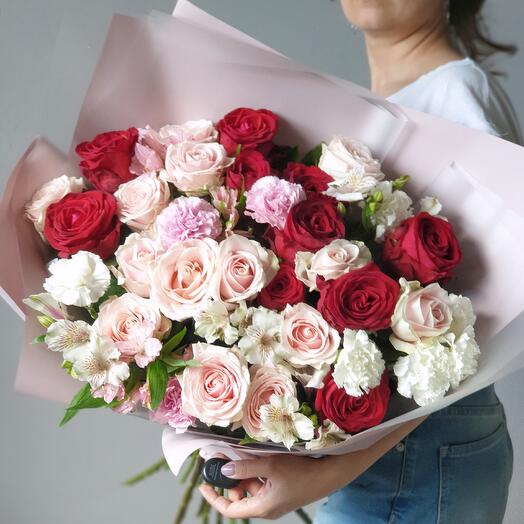 Ramo de autor brillante con rosas