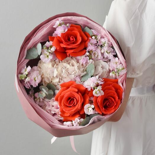 Original bouquet "Burgundy wine" French roses and hydrangea | Bouquet 180 Bottega dei Fiori