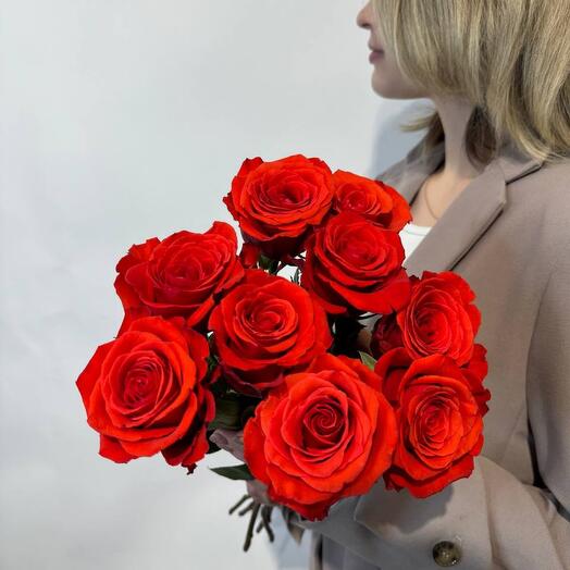 Букет из 9 алых роз