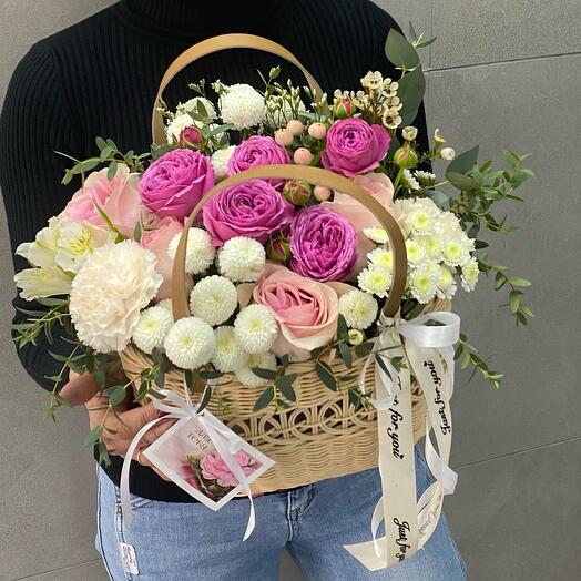 Корзиночка с ароматными цветами ️😍