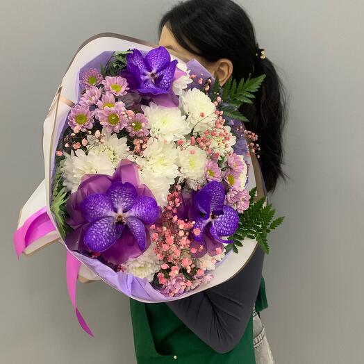 A bright bouquet of bush chrysanthemums and purple Wanda in a stylish package