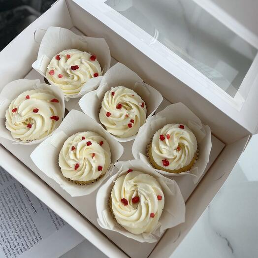 Set of cupcakes "vanilla-strawberry" 6 pcs