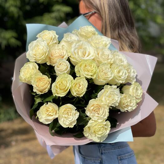 Букет из 25 белых роз