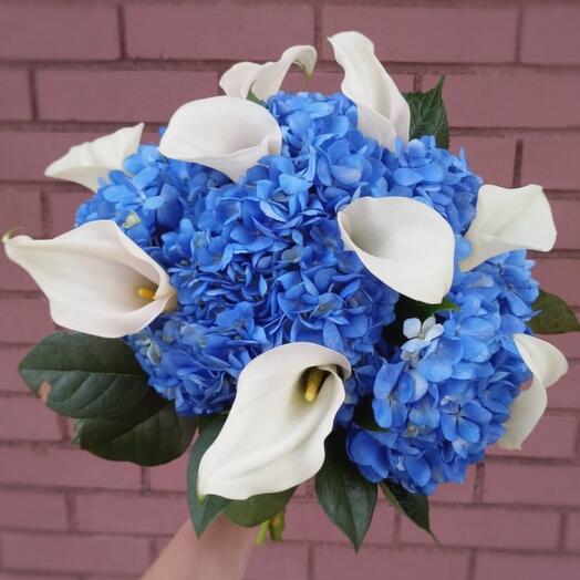 Bouquet of blue hydrangeas and callas