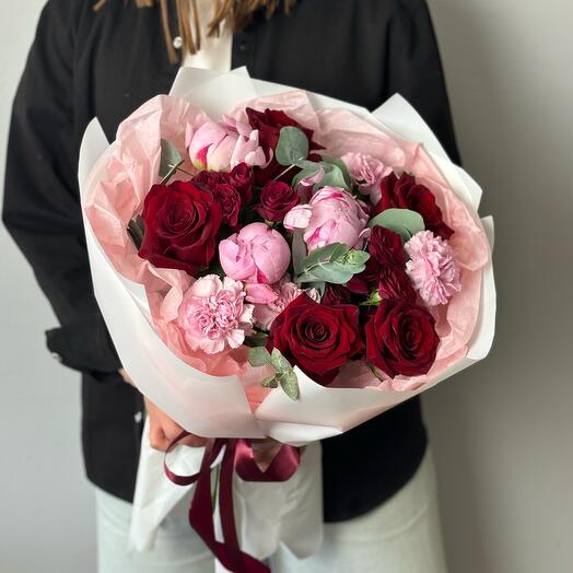 St bouquet 124 с пионами Сара Бернар и эквадорскими розами
