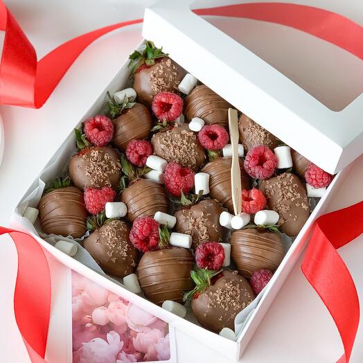 Клубника в молочном шоколаде 14-16 шт RASPBERRY с малиной