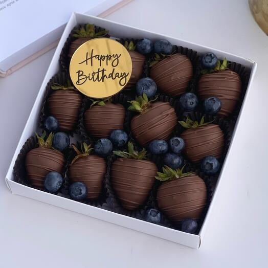 Клубника в шоколаде крупная 9-16 ягод - набор Happy birthday