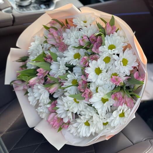 Авторский букет из хризантем и альстромерий