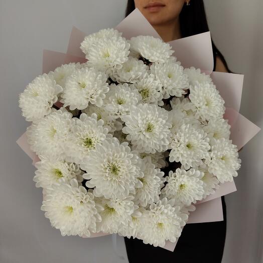 Букет из 7 веточек белых кустовых хризантем