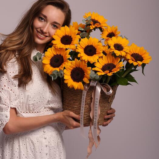 Корзина с подсолнухами 15 шт 53
