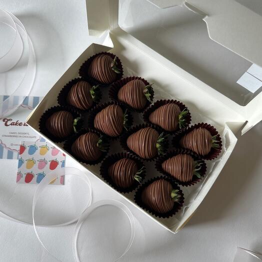 Strawberries in premium chocolate "Classic set", полуниця в шоколаді, набір 12 шт