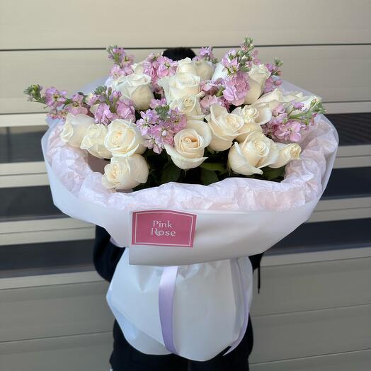 Розы с ароматной матиолой