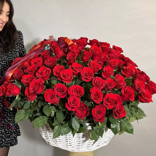 Корзина с розами