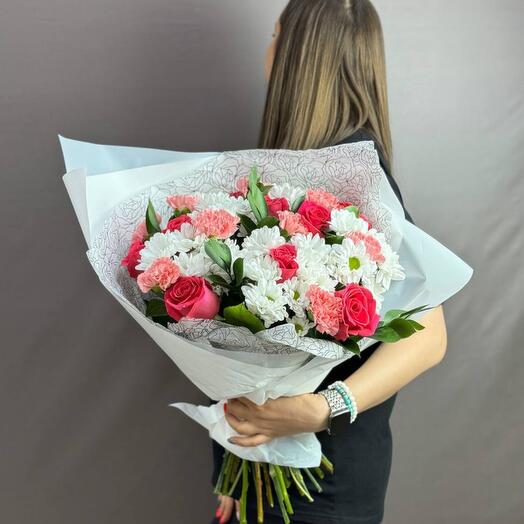 Букет цветов из диантусов, роз и кустовых хризантем, XL