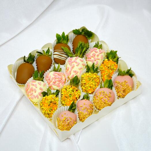 Клубника в шоколаде 16 шт For You