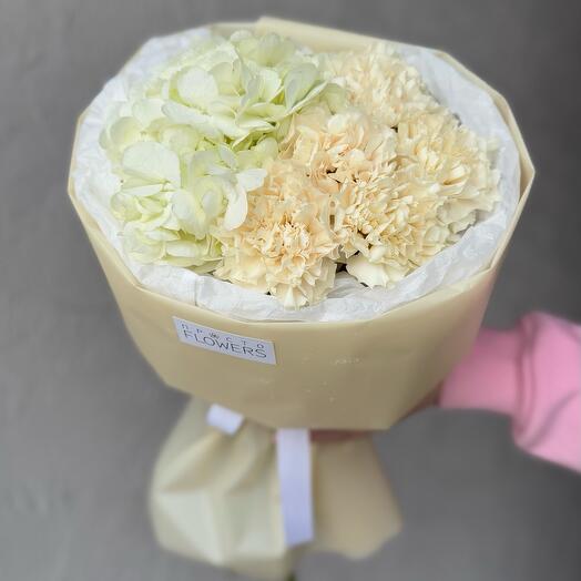 Light bouquet with hydrangea
