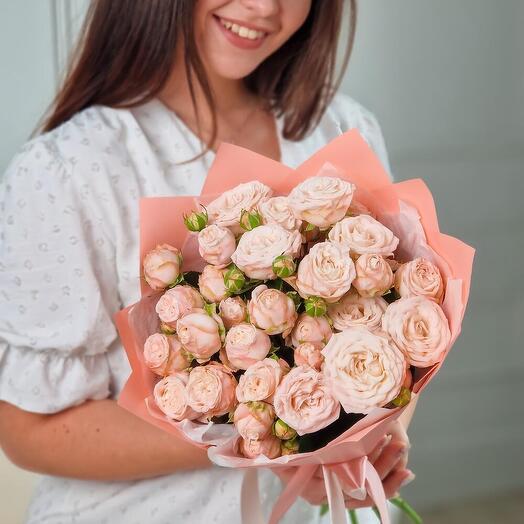 Букет из пионовидных кустовых роз Бомбастик