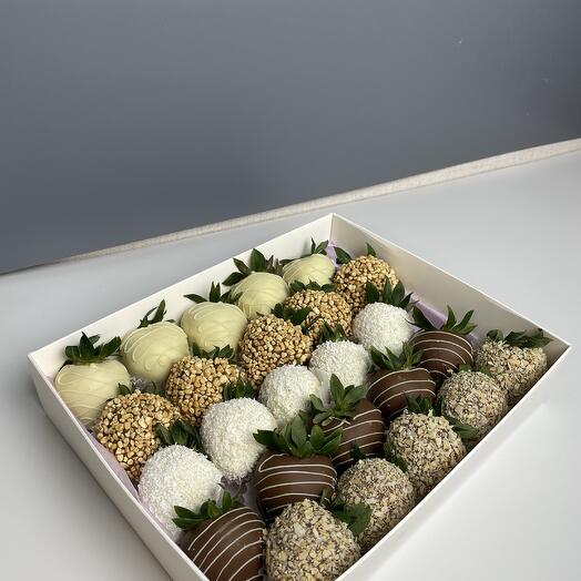 Chocolate-covered strawberries, 25 assorted berries