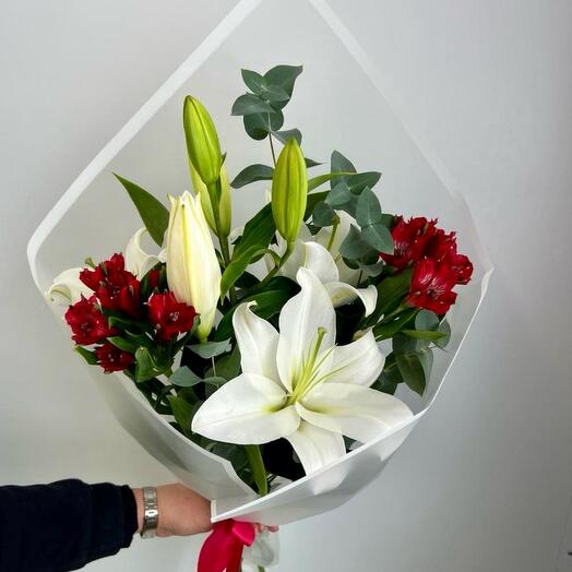 Bouquet of lilies, alstroemeria and eucalyptus