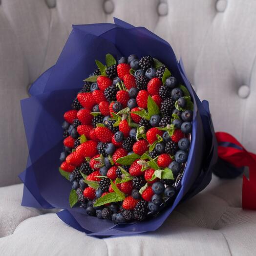 Букет из сладких ягод