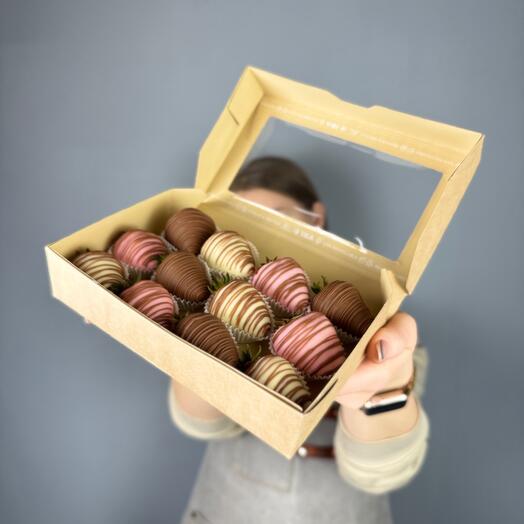 Fresa en chocolate 12 piezas por Caja