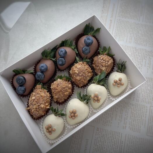 Strawberry set of 12 pieces